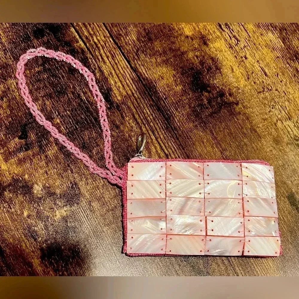 Mad by Design | ladies handmade wristlet.